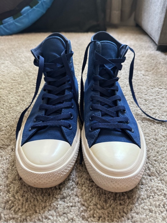 Converse Shoes - Classic High-Top converse chuck Taylor Sneakers in Navy and White
